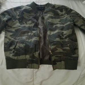 Camouflage wind breaker